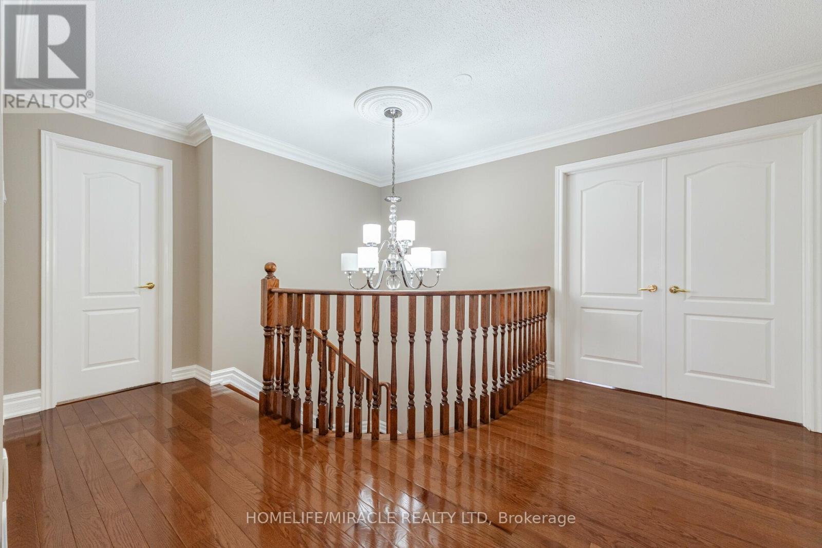 Photo 6 of 21 Summershade Street, Brampton ON