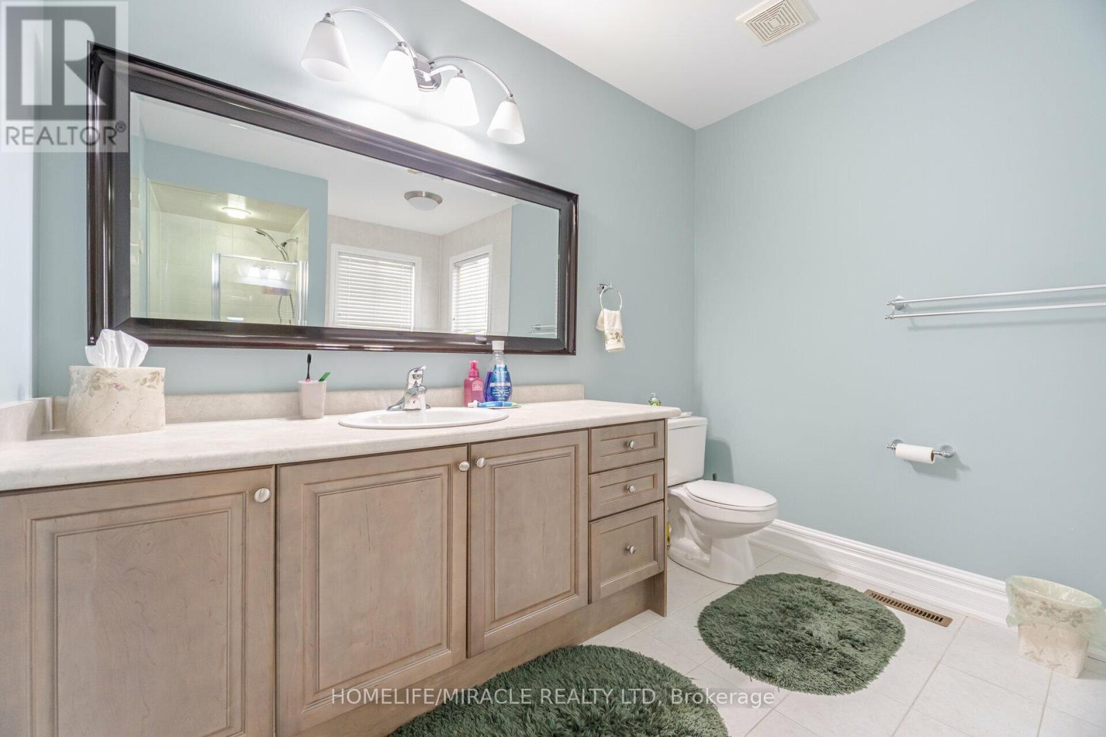 Photo 24 of 21 Summershade Street, Brampton ON