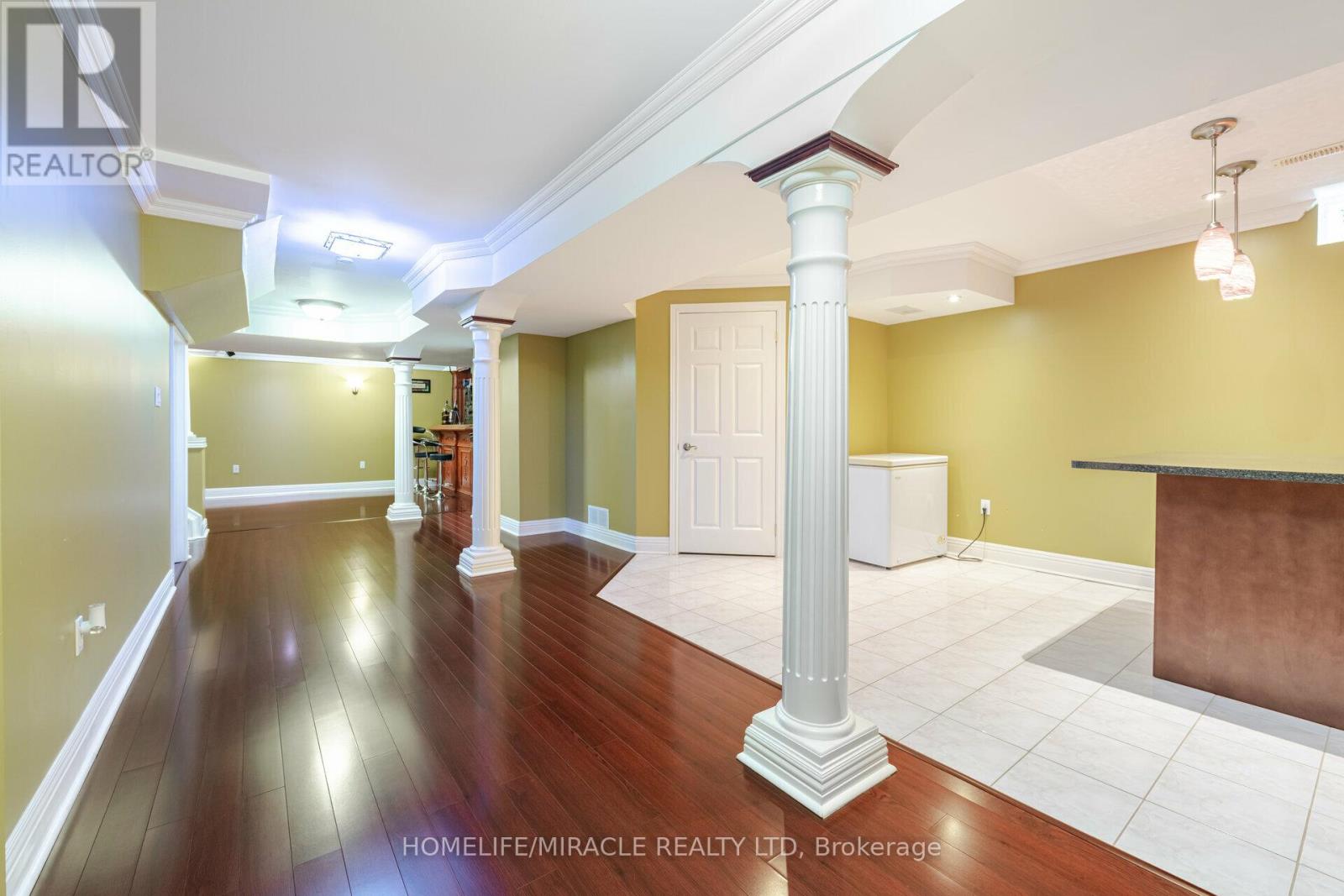 Photo 4 of 21 Summershade Street, Brampton ON