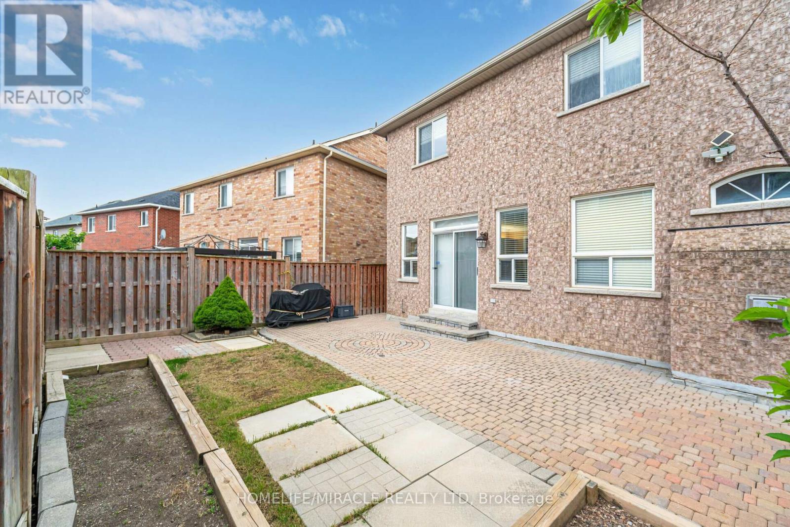 Photo 34 of 21 Summershade Street, Brampton ON