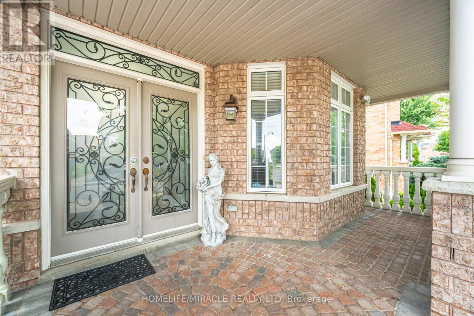 Photo 39 of 21 Summershade Street, Brampton ON