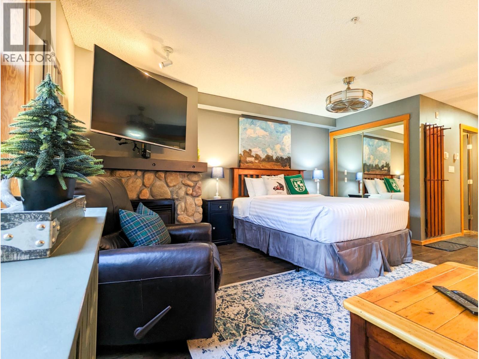 Photo 14 of 2060 Summit Drive Unit 208, Panorama BC