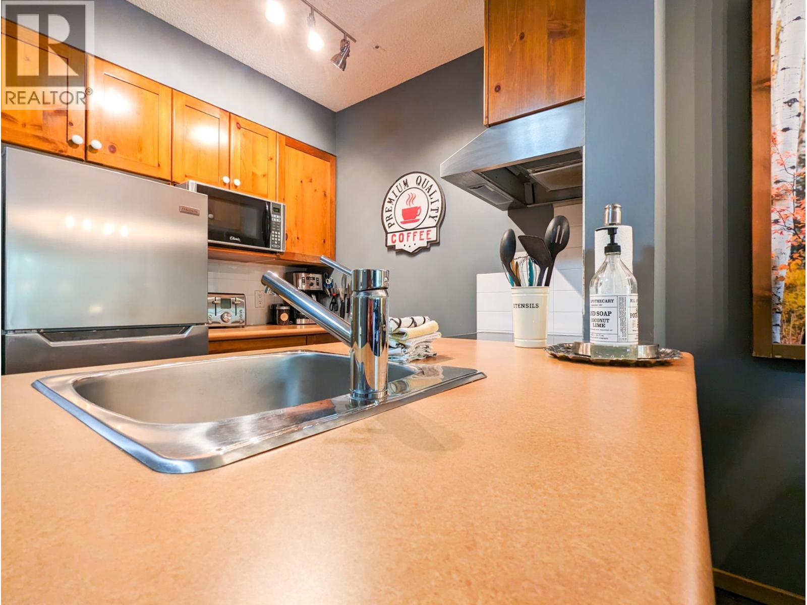 Photo 6 of 2060 Summit Drive Unit 208, Panorama BC
