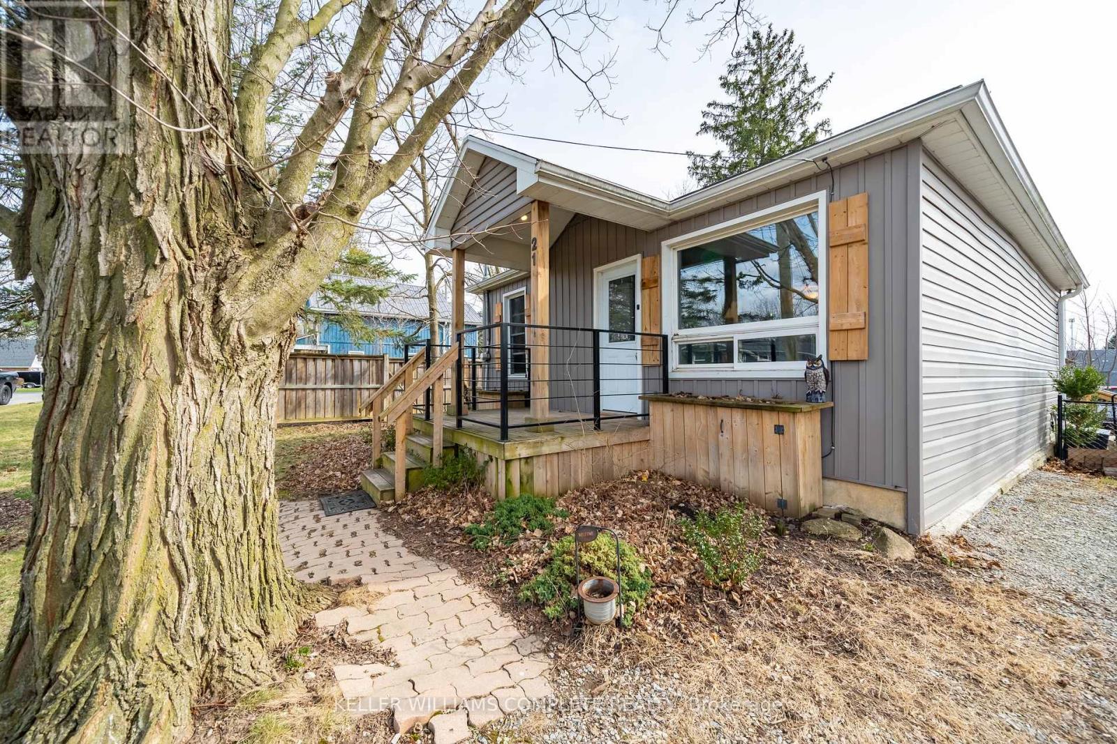 Photo 1 of 21 Renfrew Street E, Haldimand ON