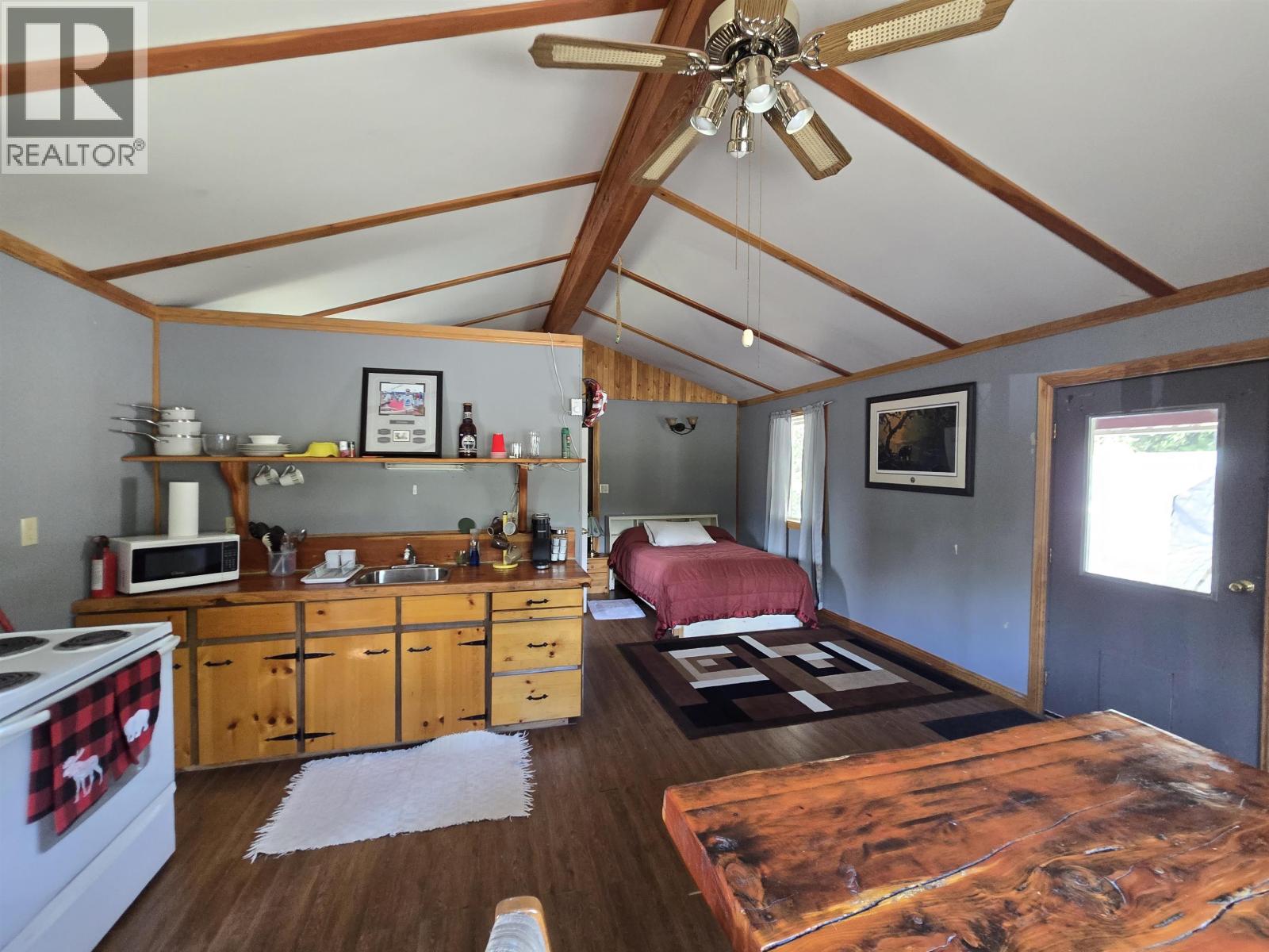 16305 N 5 HIGHWAY, Valemount