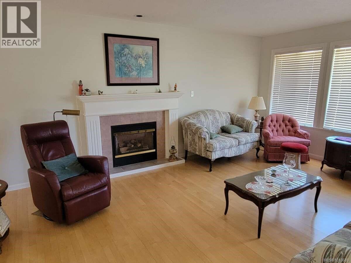 Photo 11 of 10345 Bowerbank Rd, Sidney BC