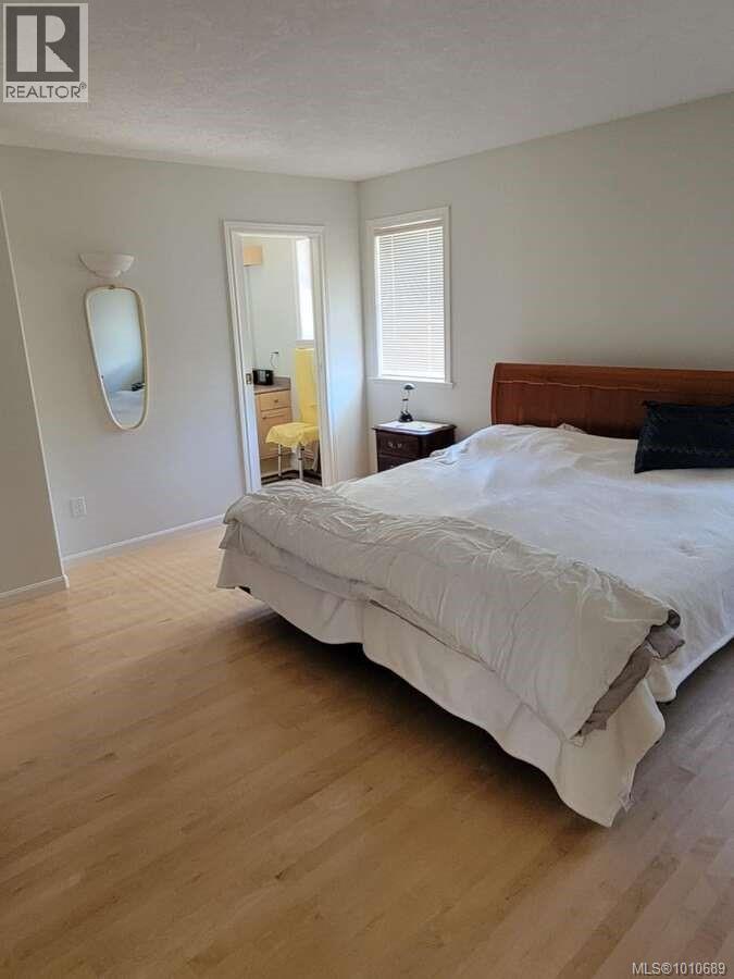 Photo 16 of 10345 Bowerbank Rd, Sidney BC