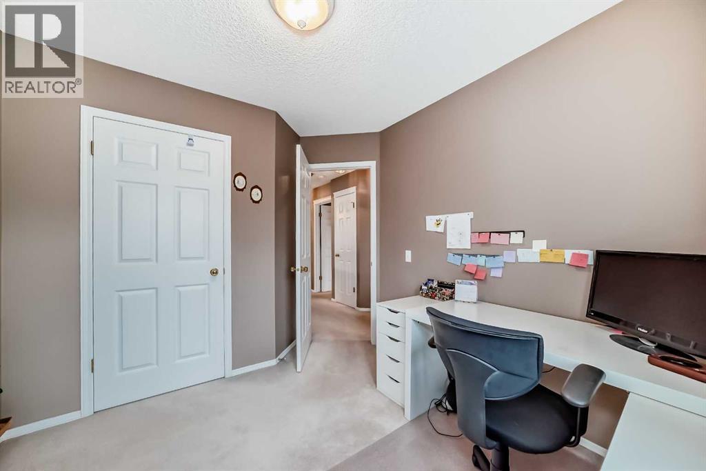 Single Family House for Sale in  River Rock Place SE Riverbend Calgary 