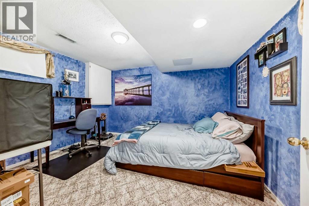 Single Family House for Sale in  River Rock Place SE Riverbend Calgary 