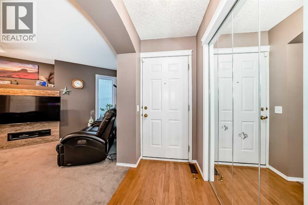 Single Family House for Sale in  River Rock Place SE Riverbend Calgary 
