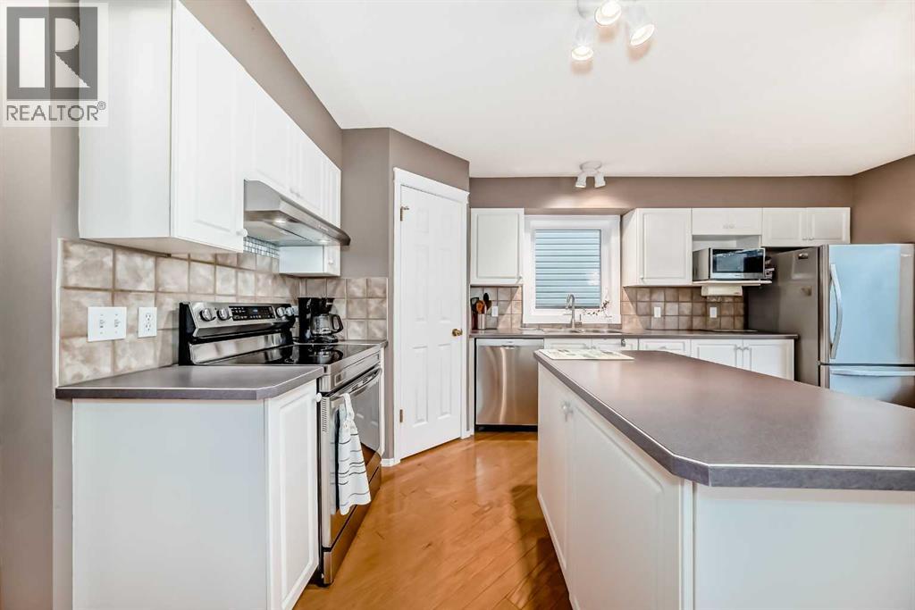 Single Family House for Sale in  River Rock Place SE Riverbend Calgary 
