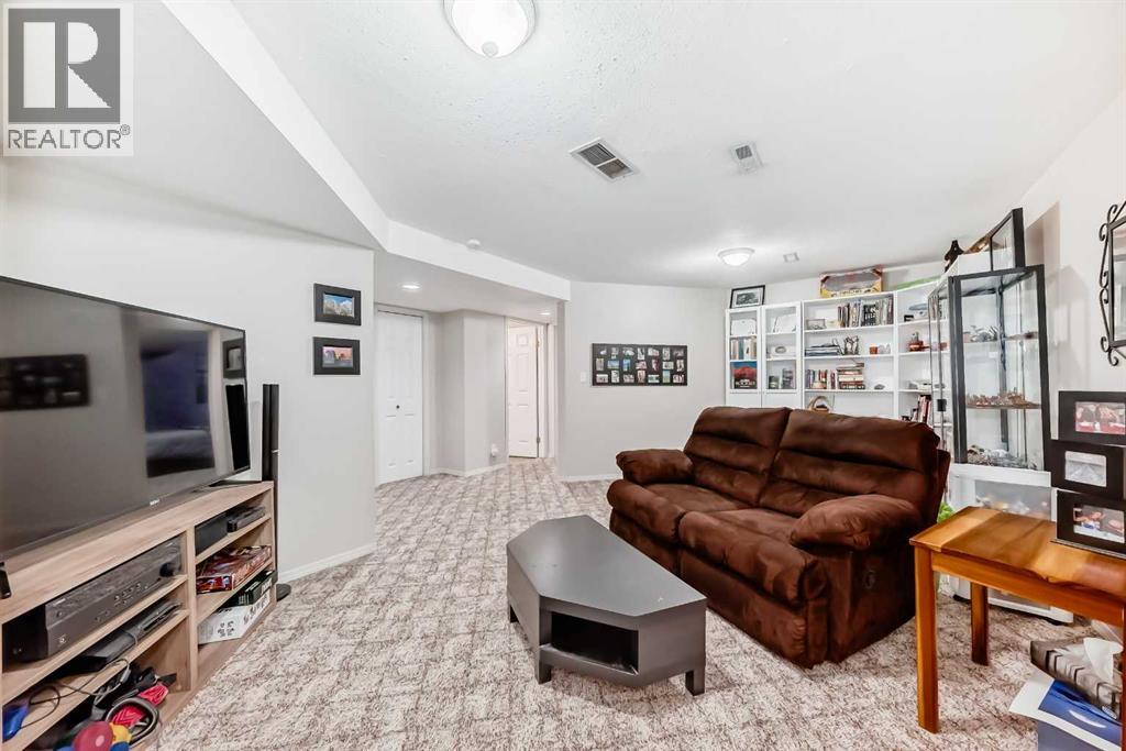 Single Family House for Sale in  River Rock Place SE Riverbend Calgary 