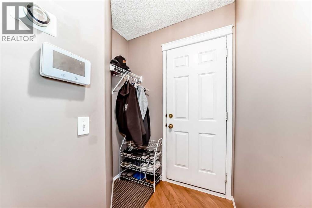 Single Family House for Sale in  River Rock Place SE Riverbend Calgary 