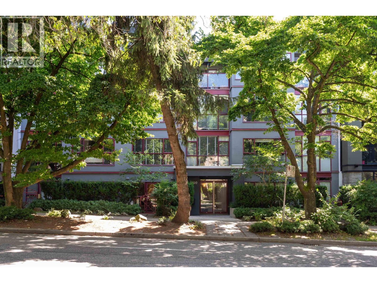 Photo 12 of 102 2140 W 12 Th Avenue, Vancouver BC