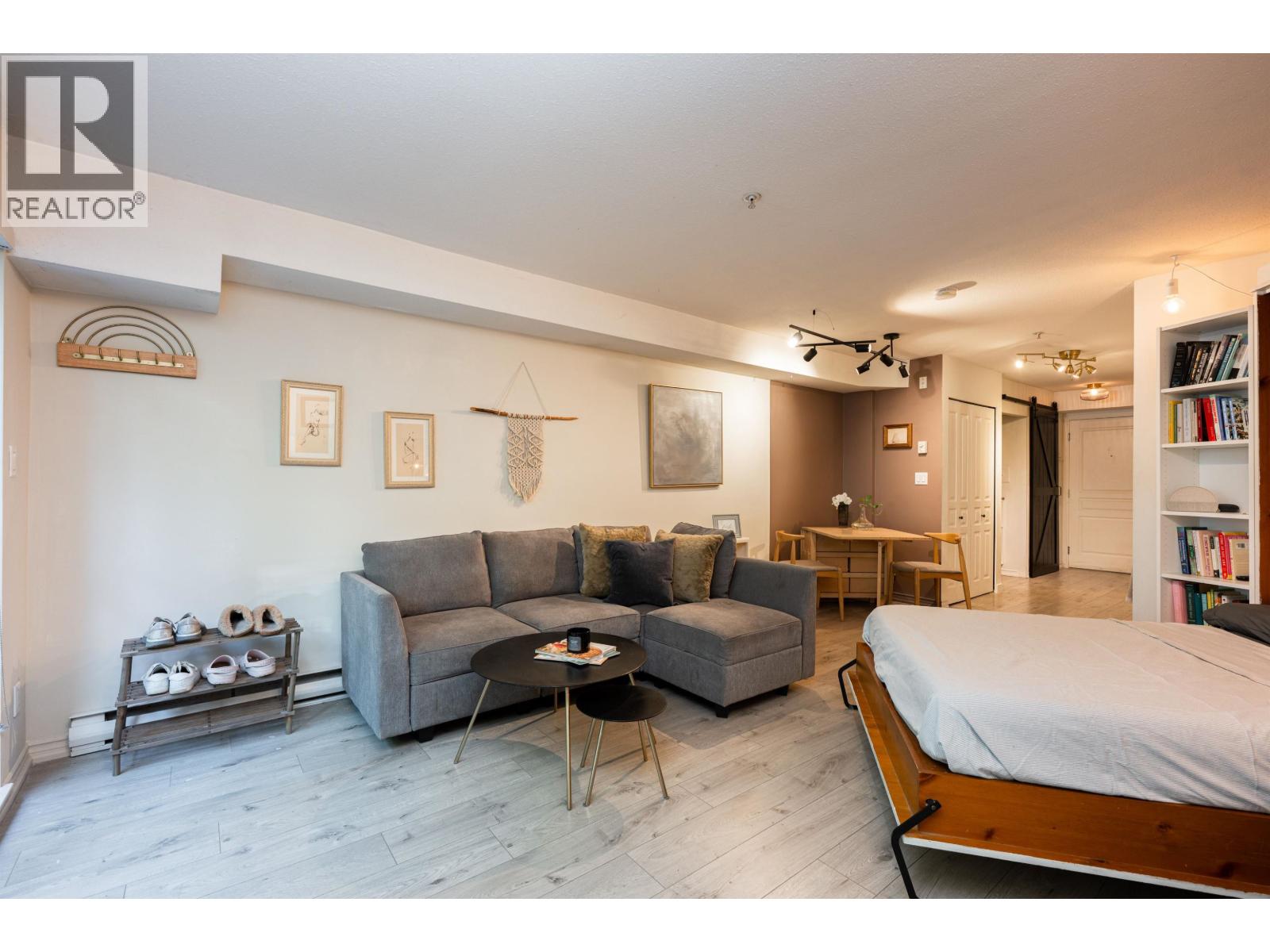 Photo 16 of 102 2140 W 12 Th Avenue, Vancouver BC