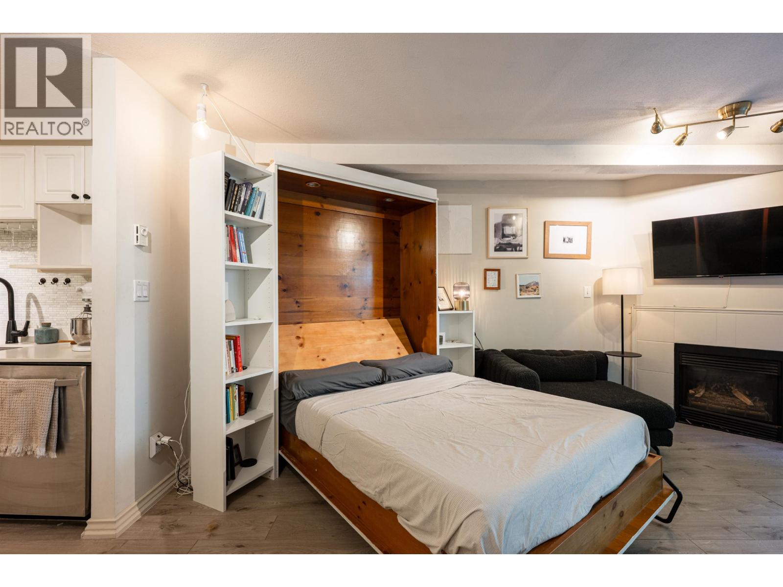 Photo 14 of 102 2140 W 12 Th Avenue, Vancouver BC