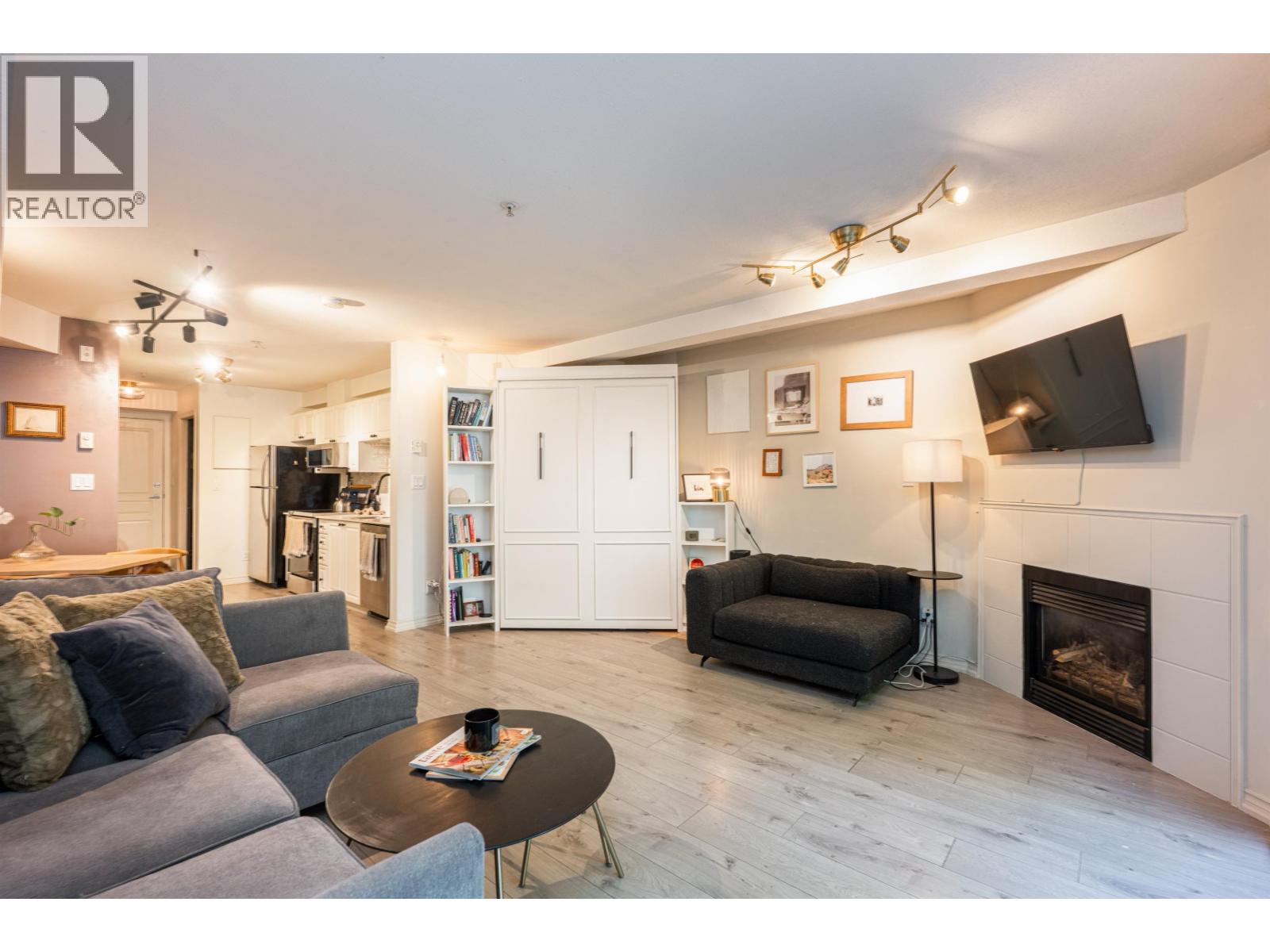 Photo 13 of 102 2140 W 12 Th Avenue, Vancouver BC