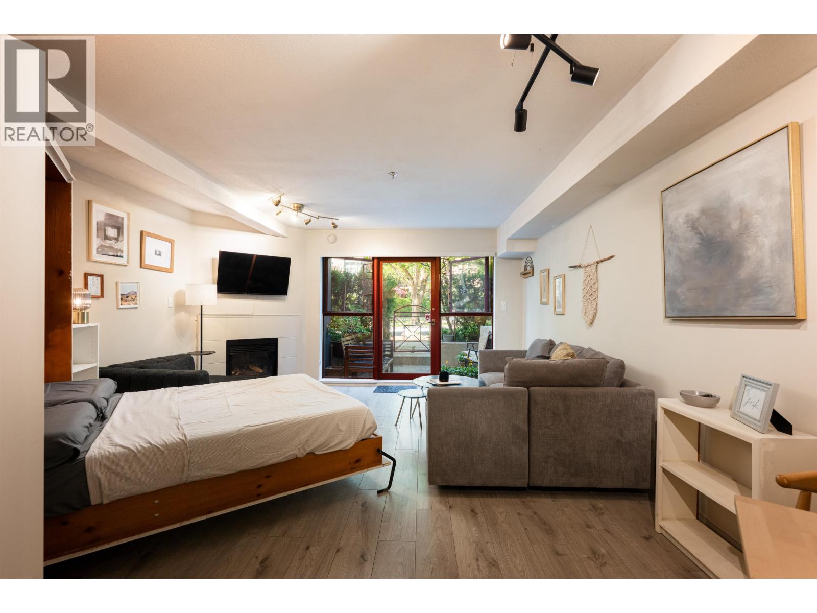 Photo 7 of 102 2140 W 12 Th Avenue, Vancouver BC