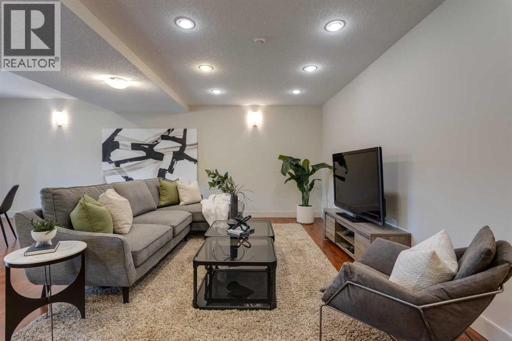 Single Family House for Sale in    Street SW Killarney/Glengarry Calgary 