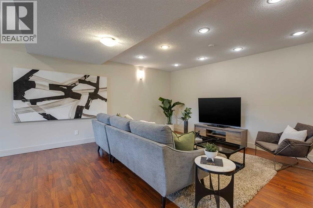 Single Family House for Sale in    Street SW Killarney/Glengarry Calgary 