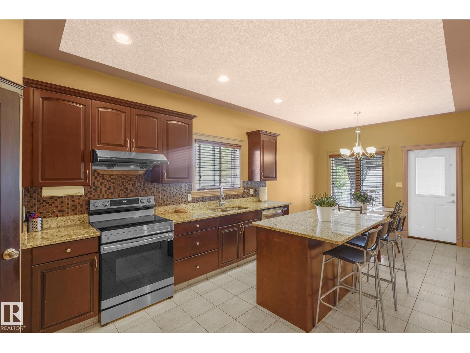 Photo 10 of 1843 45 St Nw, Edmonton AB