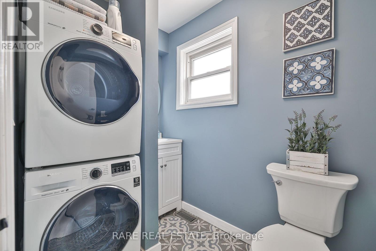 Photo 14 of 2491 Gerrard Street E, Toronto ON