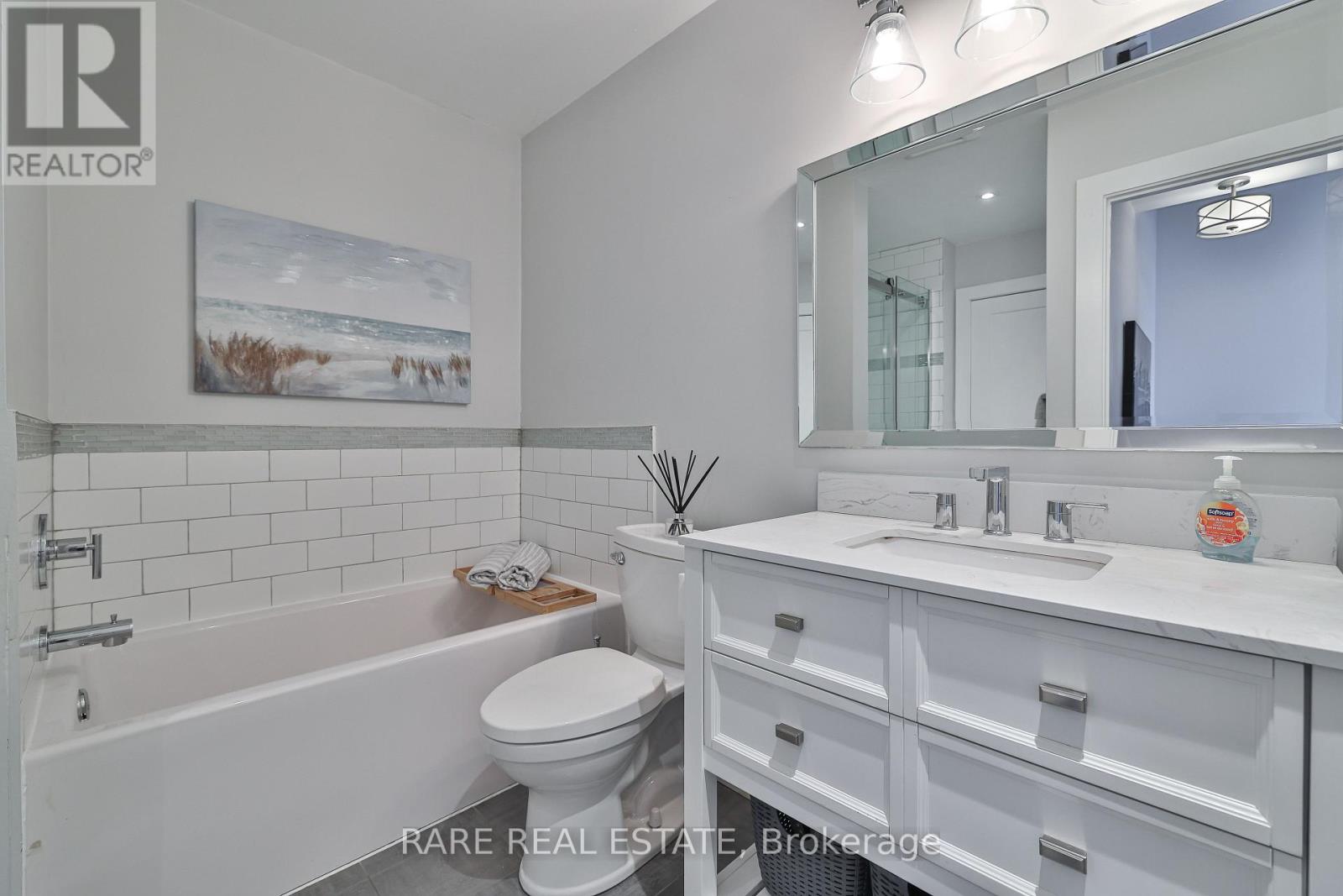 Photo 20 of 2491 Gerrard Street E, Toronto ON