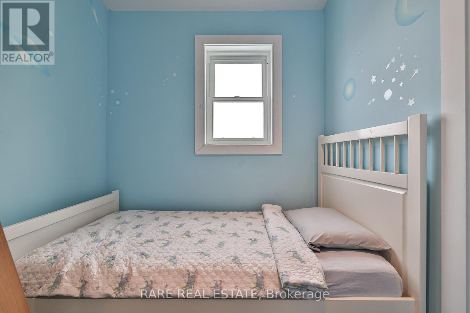 Photo 24 of 2491 Gerrard Street E, Toronto ON