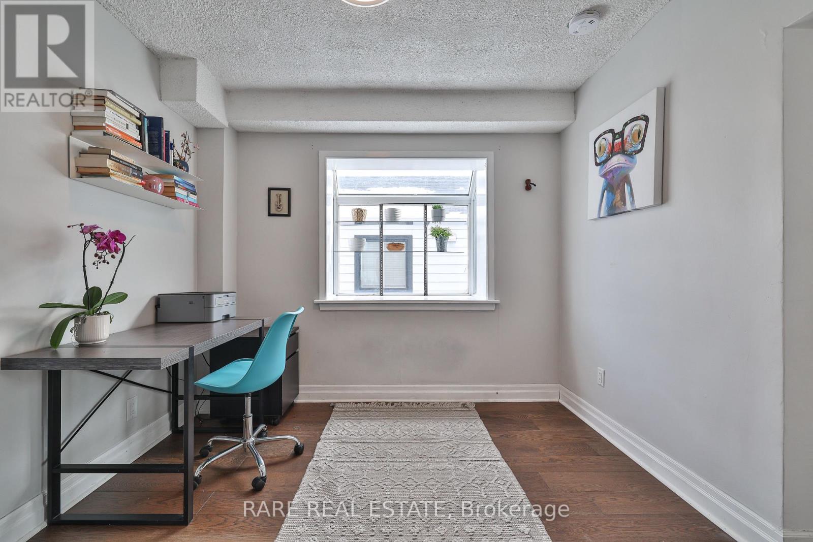 Photo 5 of 2491 Gerrard Street E, Toronto ON