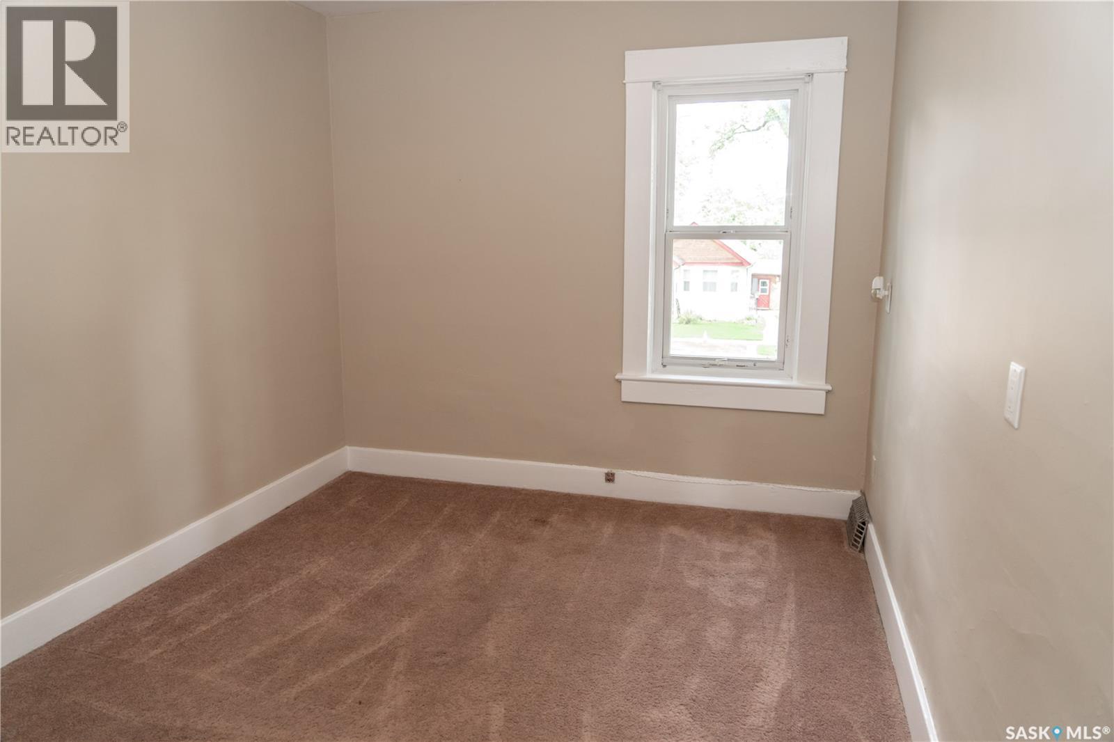 Photo 22 of 409 29th Street W, Saskatoon SK