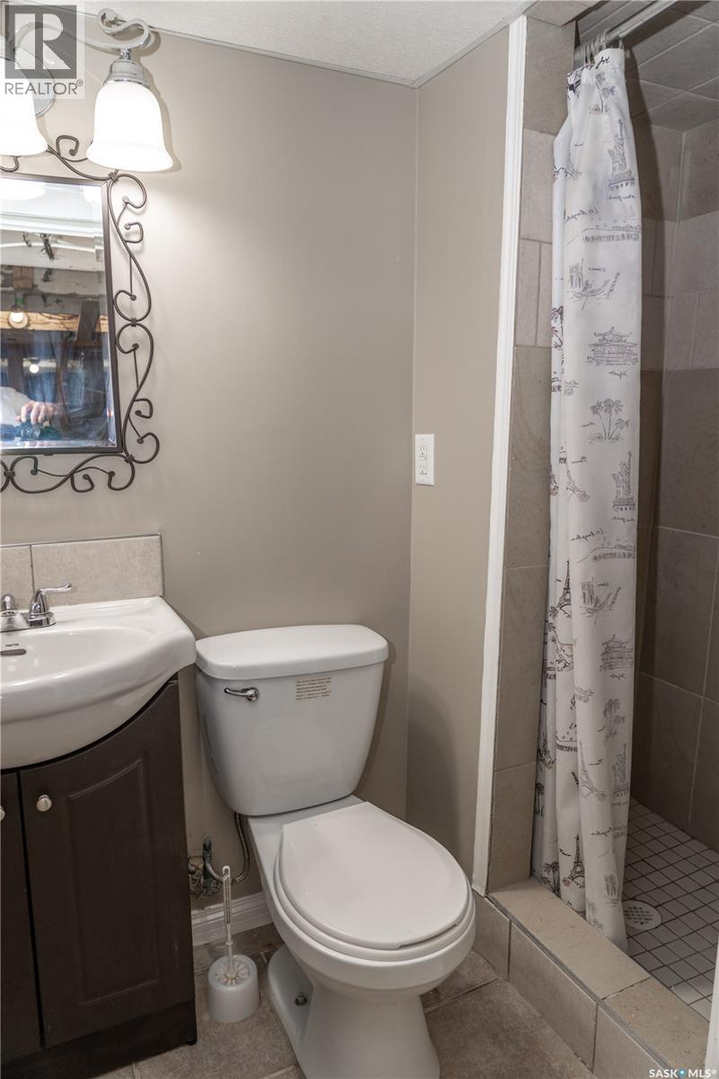 Photo 24 of 409 29th Street W, Saskatoon SK