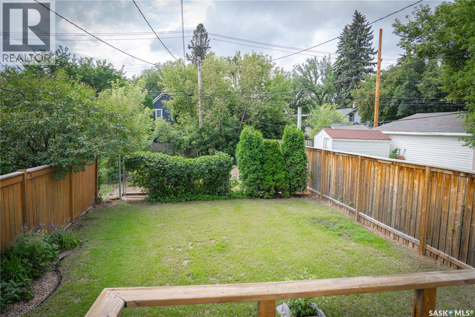 Photo 4 of 409 29th Street W, Saskatoon SK