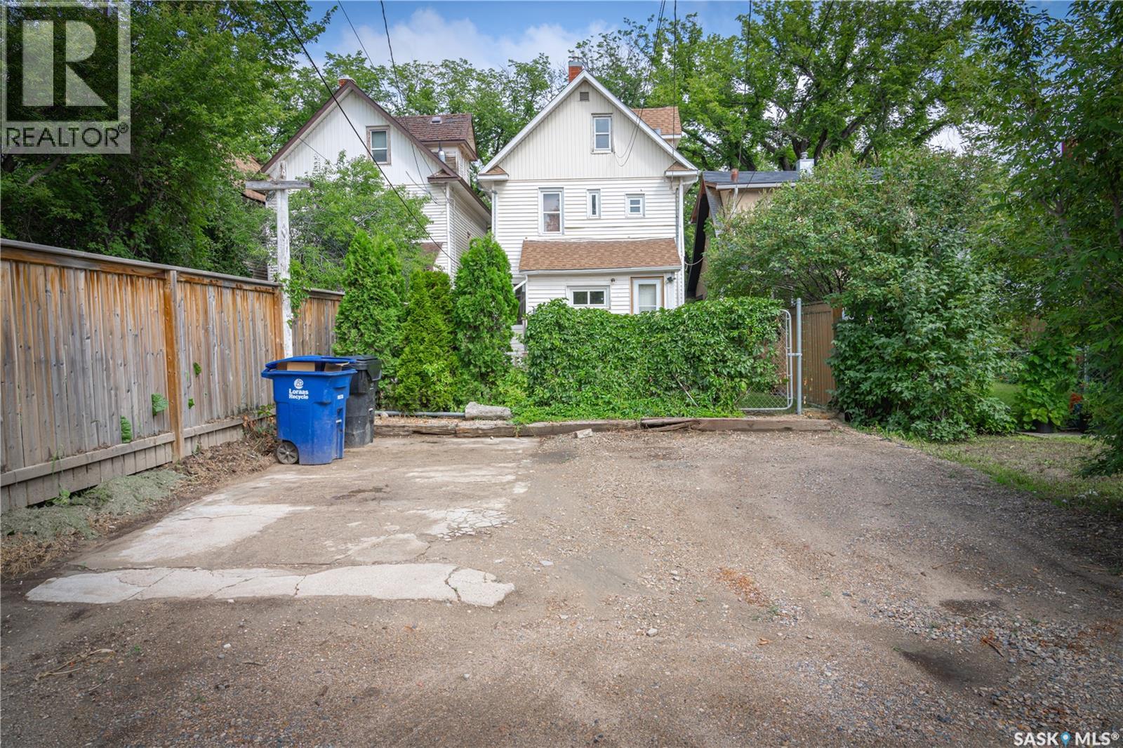 Photo 30 of 409 29th Street W, Saskatoon SK