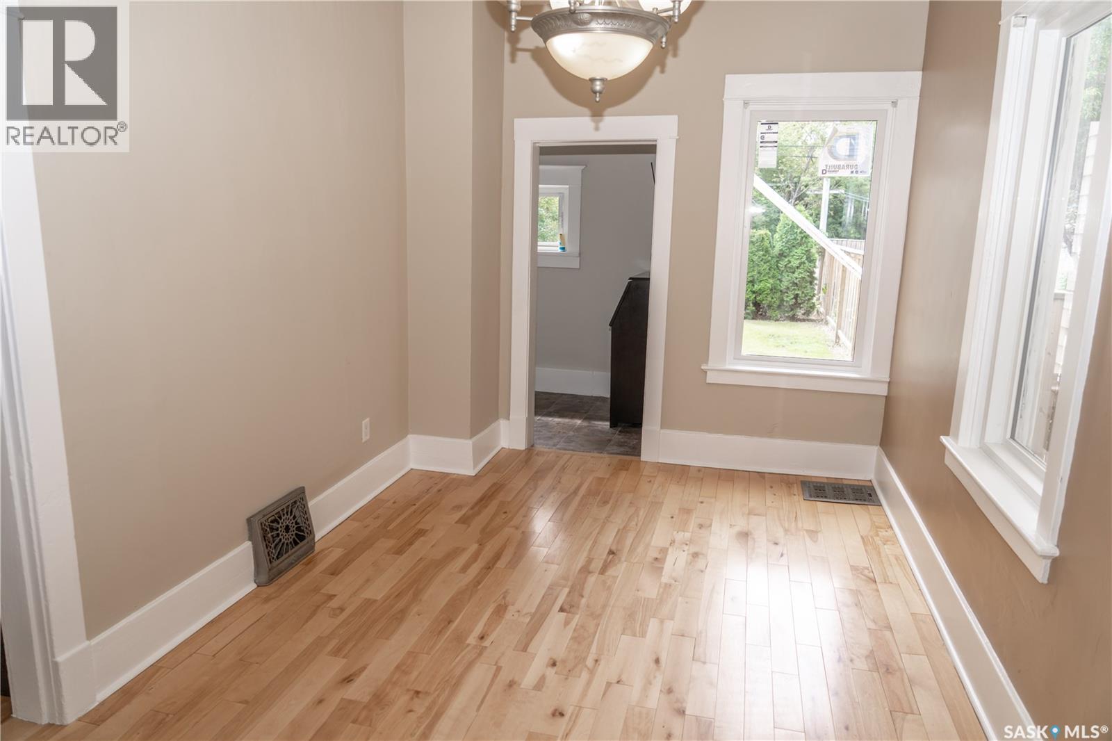 Photo 3 of 409 29th Street W, Saskatoon SK