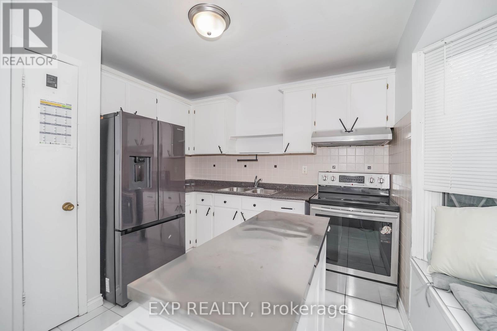 Photo 13 of 55 Hollyberry Trail, Toronto ON