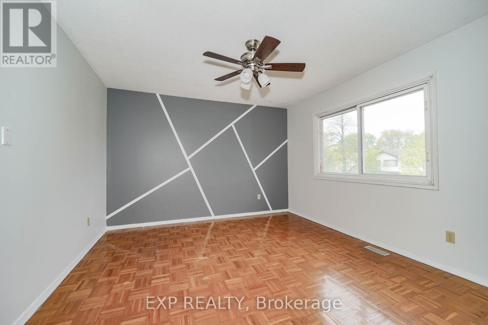 Photo 17 of 55 Hollyberry Trail, Toronto ON