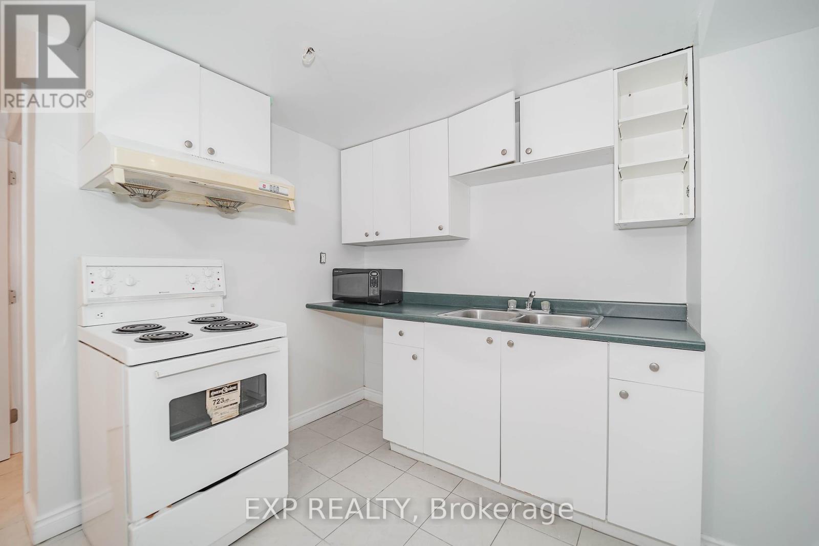 Photo 30 of 55 Hollyberry Trail, Toronto ON
