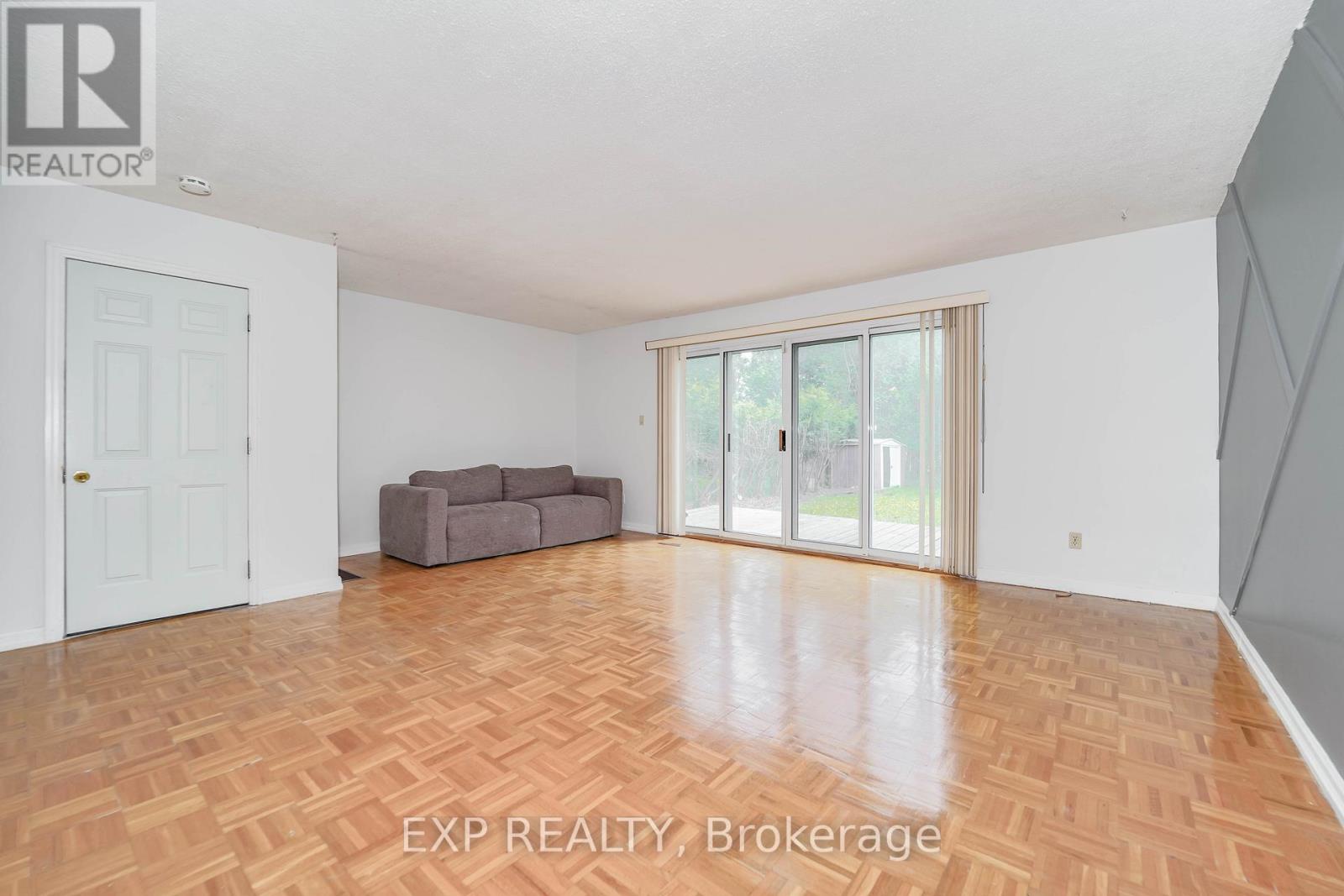Photo 7 of 55 Hollyberry Trail, Toronto ON