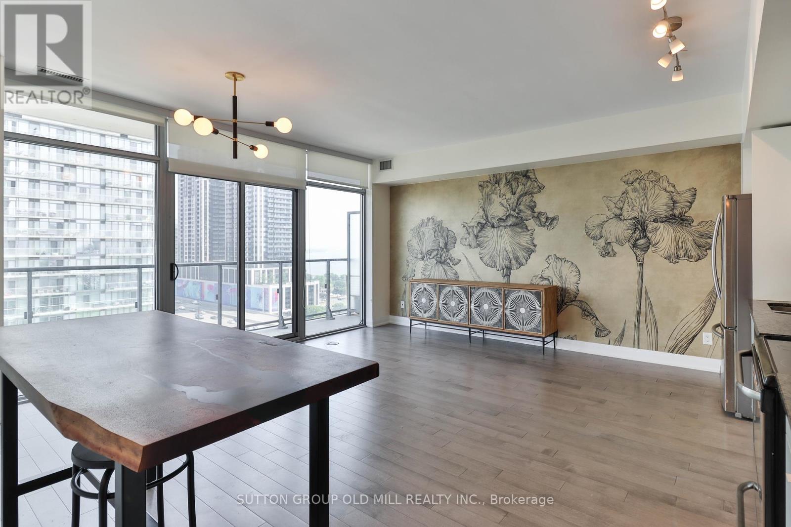 Photo 4 of 1316 105 The Queensway, Toronto ON