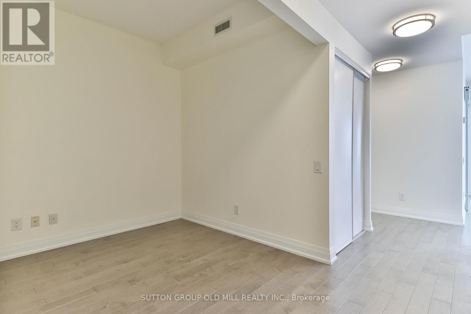 Photo 16 of 1316 105 The Queensway, Toronto ON