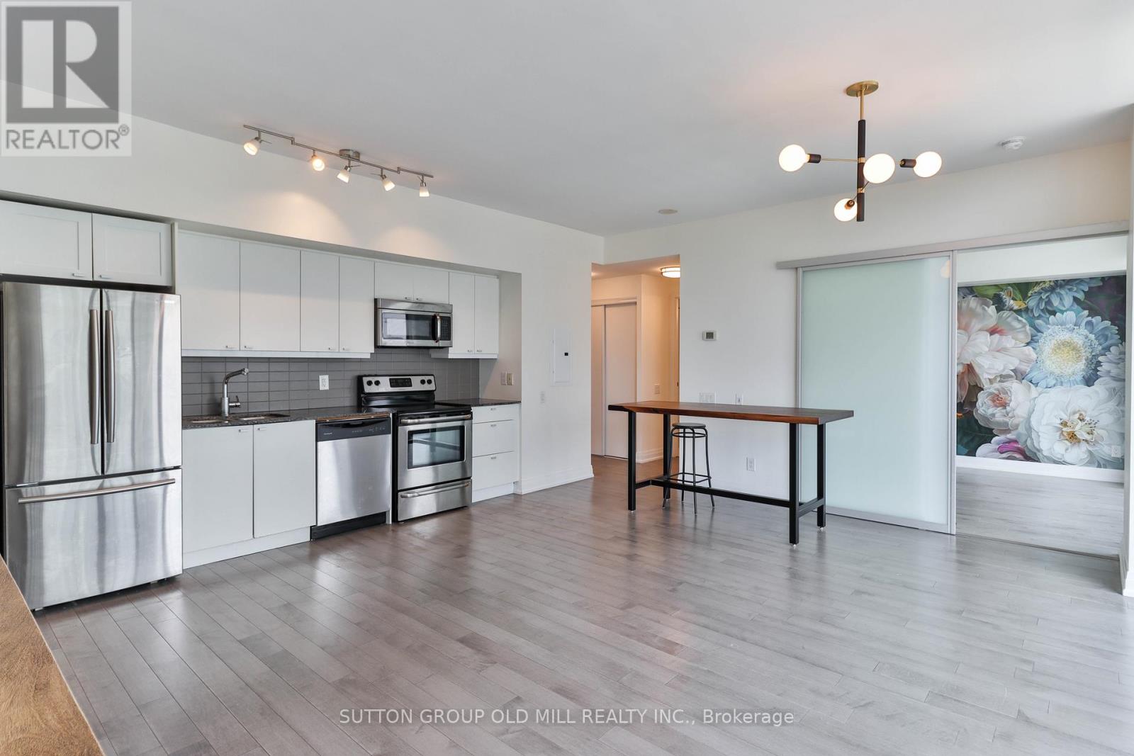 Photo 6 of 1316 105 The Queensway, Toronto ON