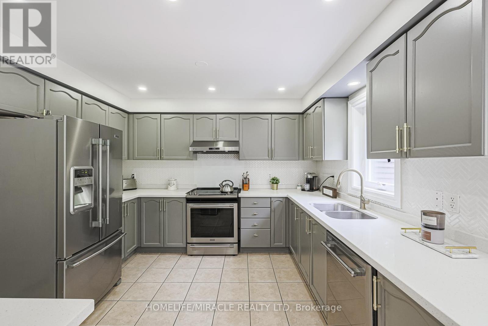 Photo 12 of 1204 Fox Crescent, Milton ON