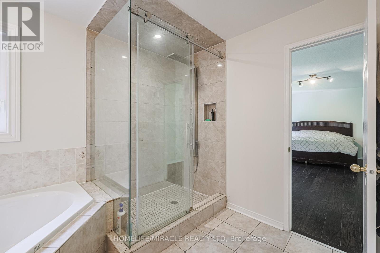 Photo 13 of 1204 Fox Crescent, Milton ON