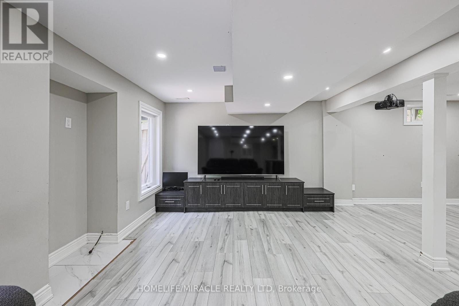 Photo 19 of 1204 Fox Crescent, Milton ON
