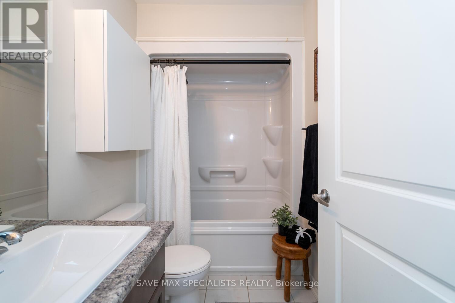 Photo 2 of 422 640 Sauve Street, Milton ON