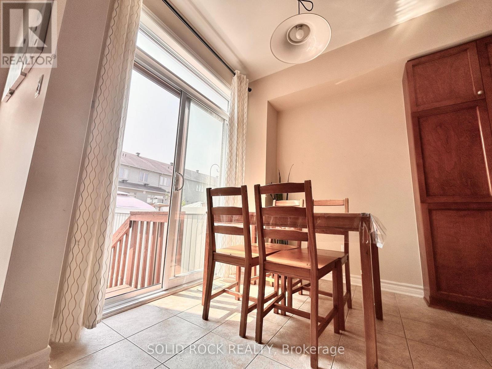 Photo 16 of 66 Madelon Drive, Ottawa ON