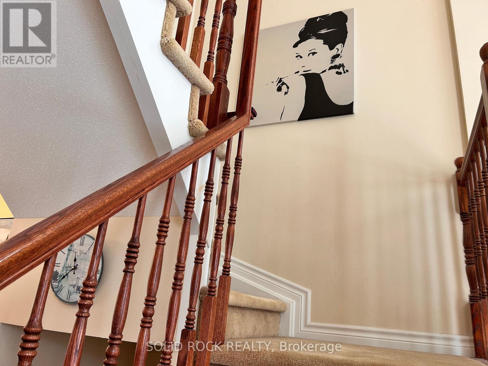 Photo 4 of 66 Madelon Drive, Ottawa ON