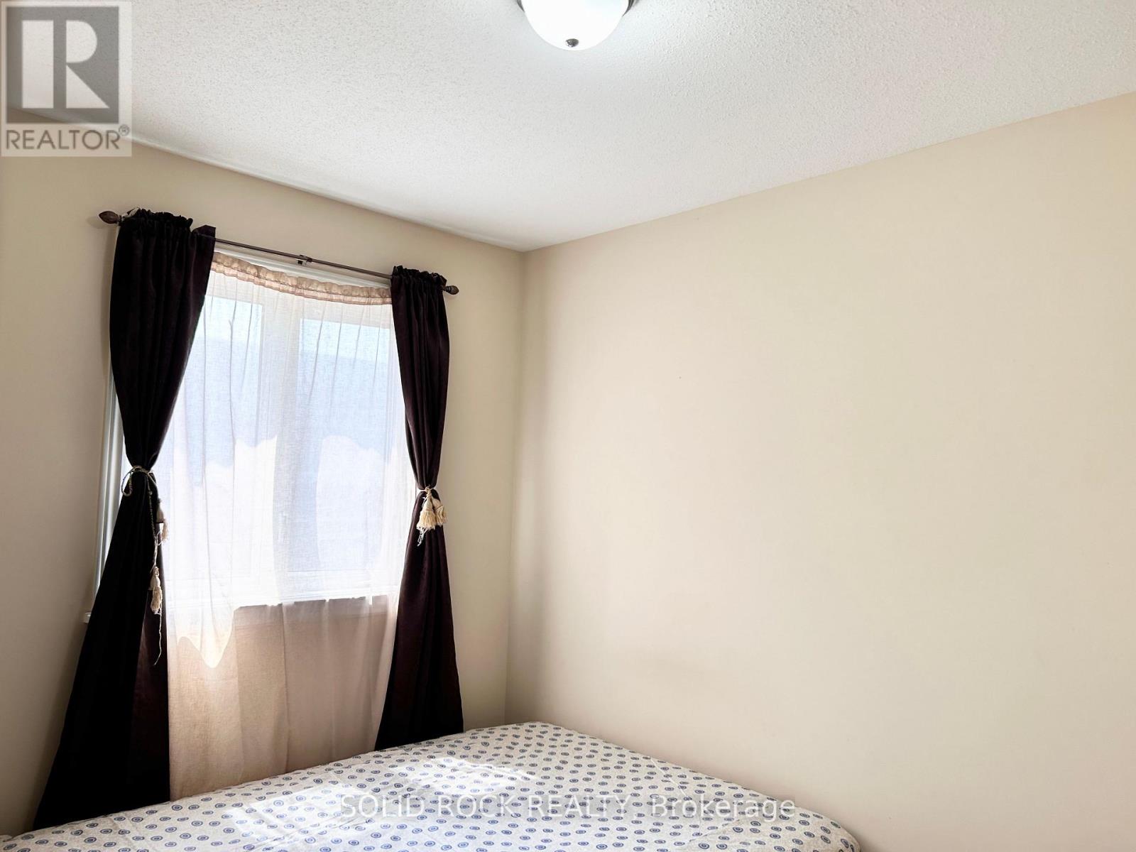 Photo 23 of 66 Madelon Drive, Ottawa ON