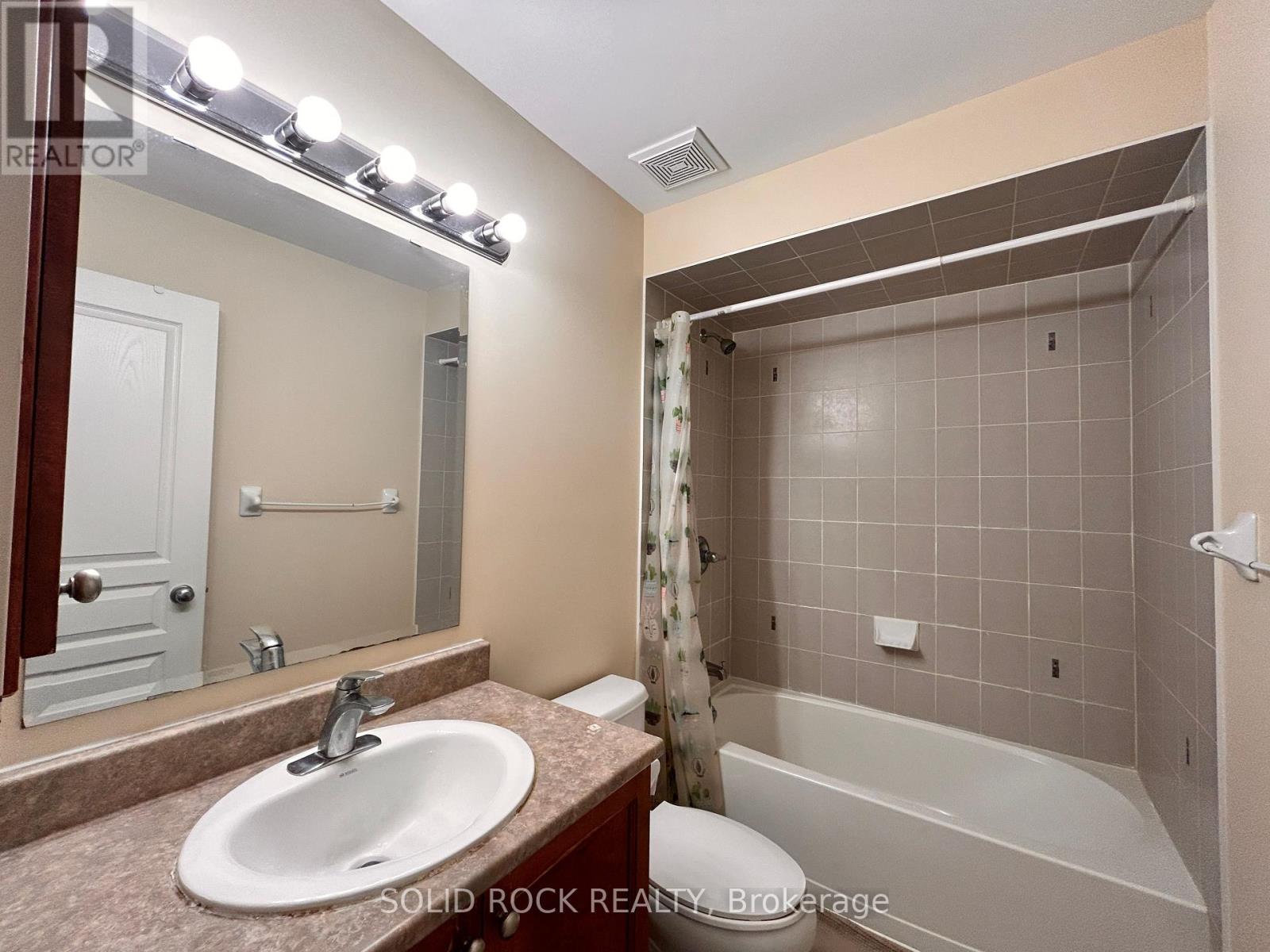 Photo 18 of 66 Madelon Drive, Ottawa ON