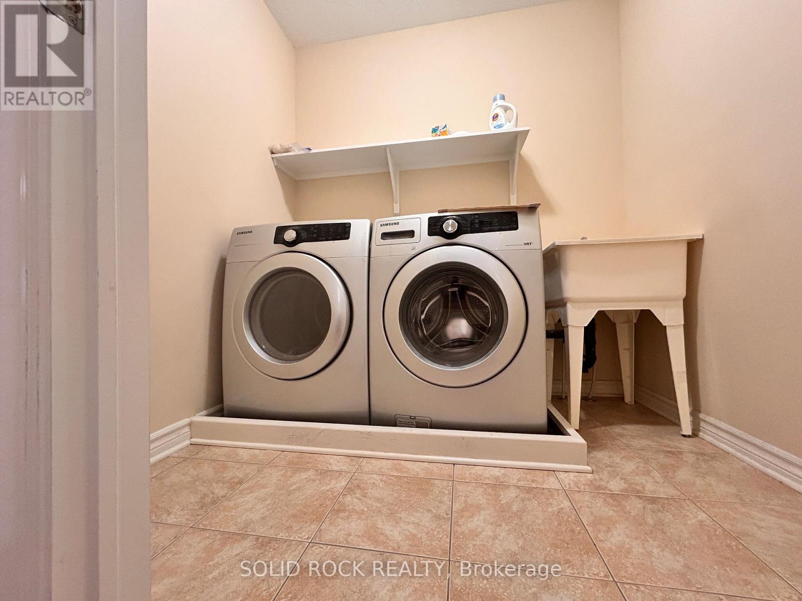 Photo 26 of 66 Madelon Drive, Ottawa ON